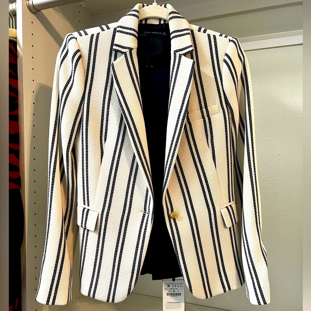 Never worn, stylish 2pc Zara suit